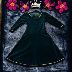 Handmade Artisan Green Velvet Renaissance Princess Gown with Gold Trim  Size 5/6